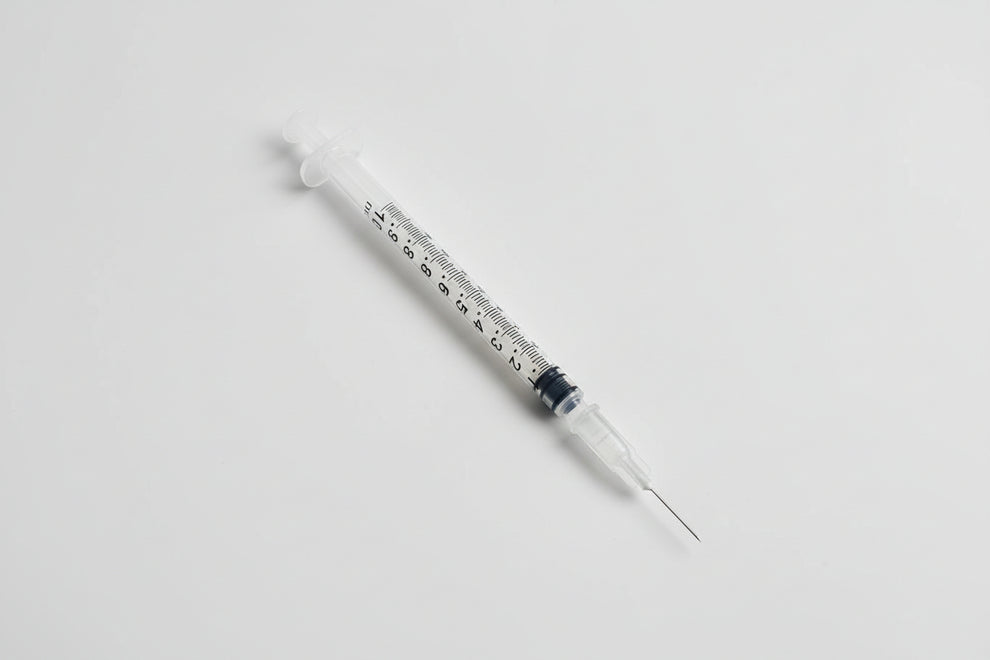 Sprutor 1 ml med tunn vit kanyl 31G – Sterila 10-pack – Kanyler.com